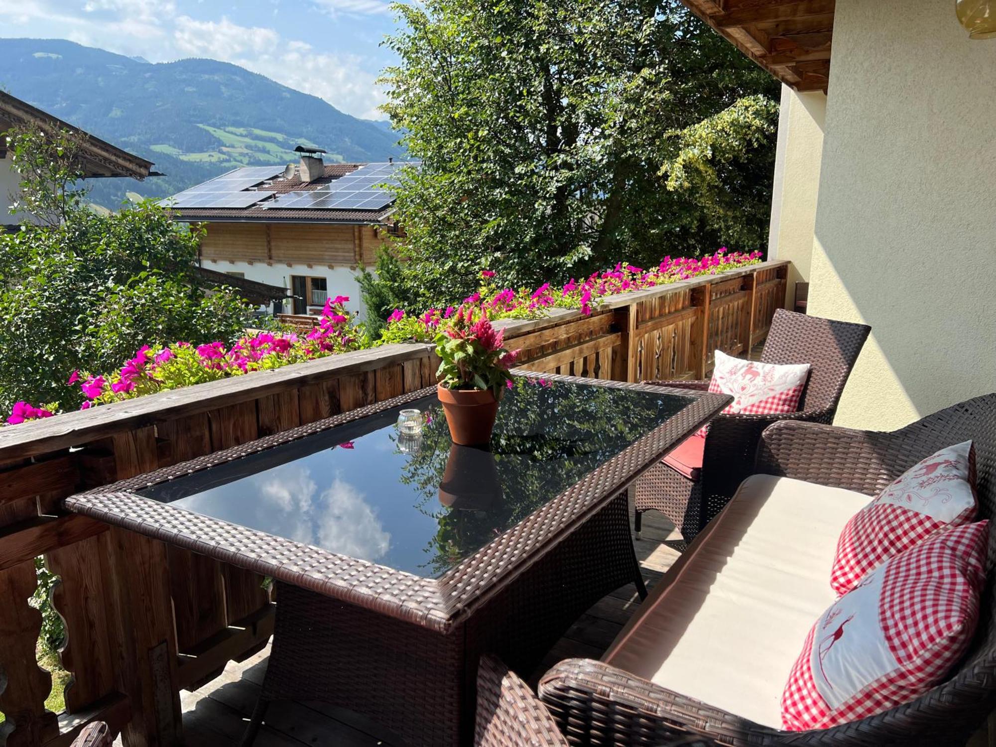 Ferienwohnung Platzhirsch Panorama View Balkon, Gartensauna, Garten, Grillplatz Stumm Kültér fotó